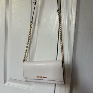 White Michael Kors crossbody/walletbag